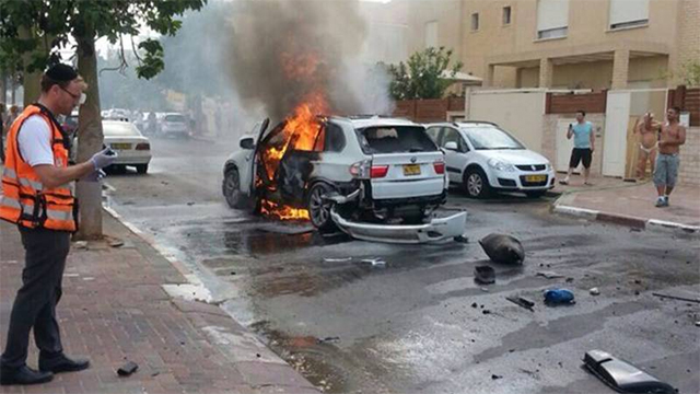 BMW after explosion (Photo: Yosef Sheetrit)