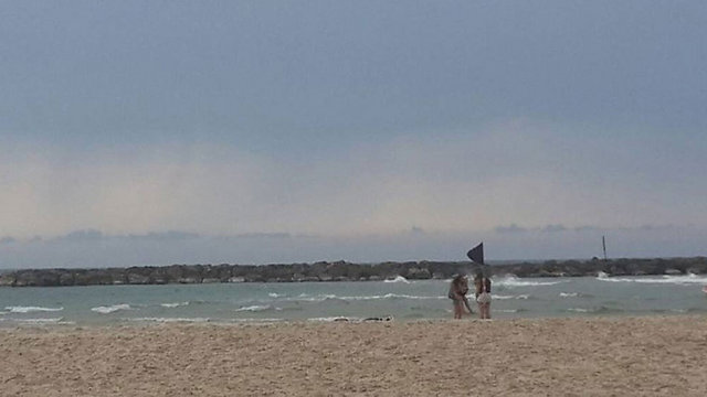 סופות רעמים פקדו גם את קו החוף בתל אביב (צילום: עמית קוטלר) (צילום: עמית קוטלר)