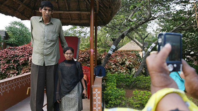 האדם הגבוה ביותר בהודו. 80% - גנטיקה (צילום: רויטרס) (צילום: רויטרס)