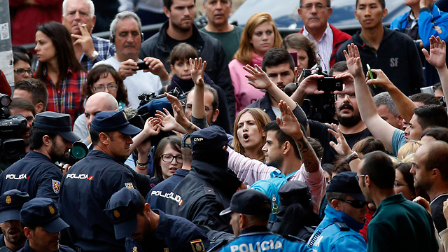 המהומות במדריד, אתמול (צילום: רויטרס) (צילום: רויטרס)