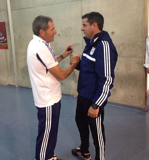 גוטמן עם חריסטודולו, מאמן קפריסין. "אני בא בהרגשה טובה" (צילום: באדיבות ההתאחדות לכדורגל) (צילום: באדיבות ההתאחדות לכדורגל)