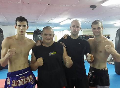 "באיגרוף תאילנדי הגוף ממצה את כל הפוטנציאל". סקברונסקי ופולני (צילום: מועדון "לומפיני") (צילום: מועדון 