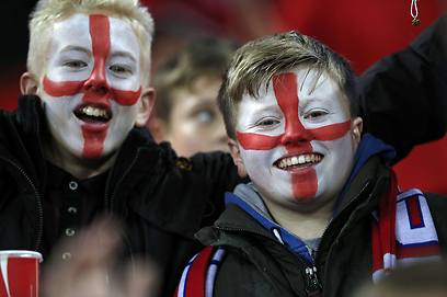אוהדי נבחרת אנגליה בוומבלי (צילום: AFP) (צילום: AFP)