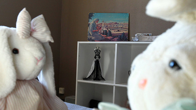 Photo shows a painting of Mecca in Sahra Ali Mehenni's bedroom (Photo: AP) (Photo: AP)