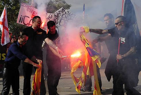 הפגנה נגד עצמאות קטלוניה (צילום: AP) (צילום: AP)