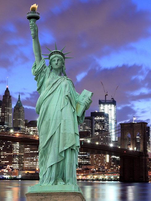 פסל החירות וגשר ברוקלין, ניו יורק (צילום: Sutterstock)