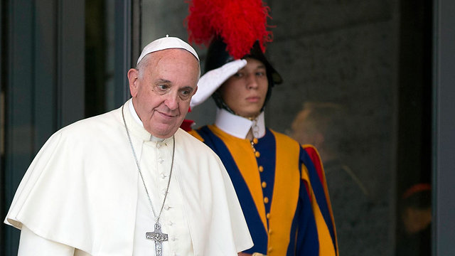מעדיף לבלות את החופשות שלו בוותיקן. האפיפיור פרנסיסקוס (צילום: AP) (צילום: AP)