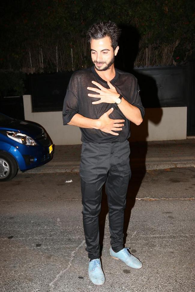 סוף סוף הפנמת שפלאש הופך את החולצה לשקופה? תורג'י מסתיר את הסחורה (צילום: ענת מוסברג)