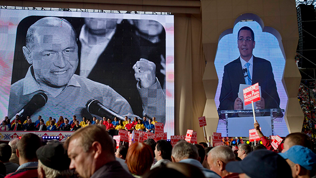 יריבים פוליטים. תמונות בססקו (משמאל) ופונטה (צילום: AP) (צילום: AP)
