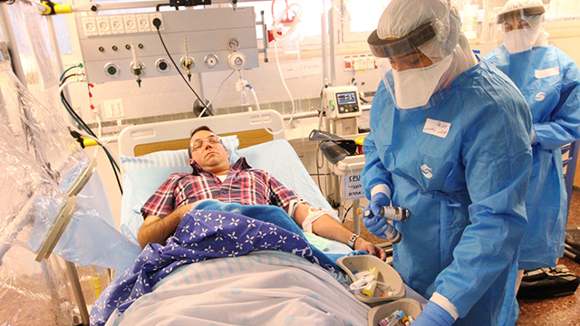 Tel HaShomer Medical Center drills Ebola patient's arrival (Photo: Ido Erez)