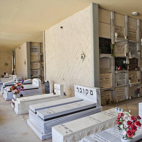 בית קברות הירקון. קבורה בקומות (צילום: AP) (צילום: AP)