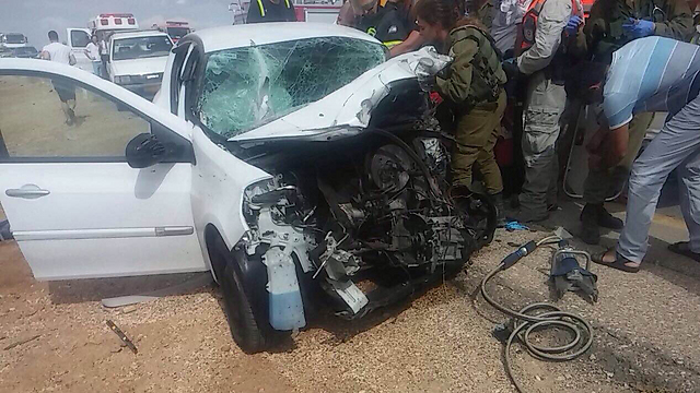 זירת התאונה בכביש הערבה, היום (צילום: משטרת התנועה) (צילום: משטרת התנועה)