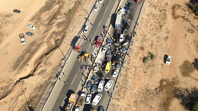 תאונת השרשרת, מהאוויר (צילום: יחידה אוירית משטרת ישראל) (צילום: יחידה אוירית משטרת ישראל)