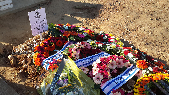 Tamar Ariel's grave (Photo: Roee Idan)