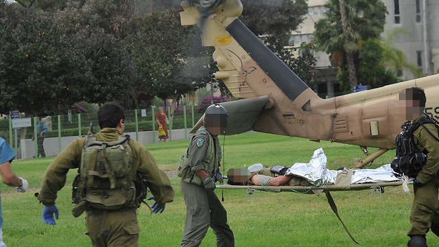 Wounded soldiers airlifted to Soroka (Photo: Haim Horenstein)