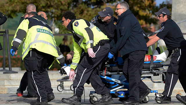 Wounded soldier is evacuated (Photo: AP) (Photo: AP)