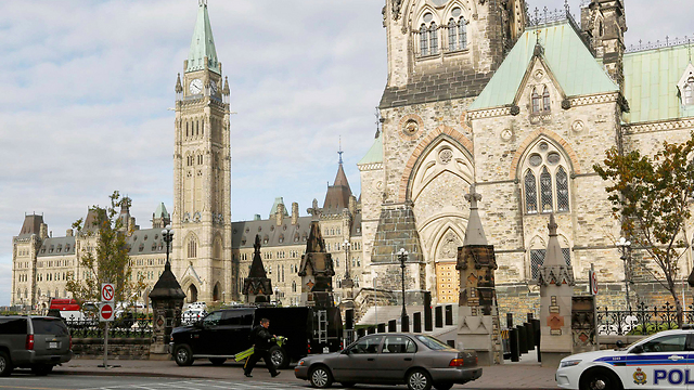 Security forces at Canada's Parliament building (Photo: Reuters) (Photo: Reuters)