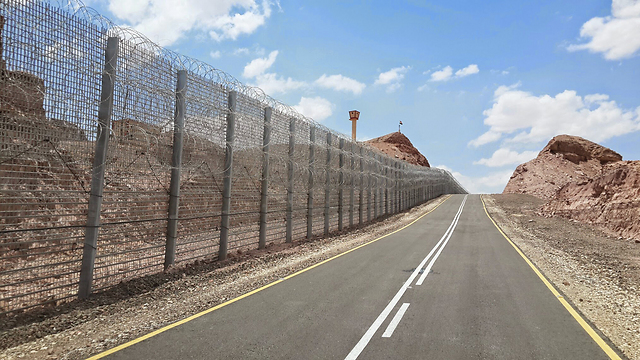 The Israel-Egypt border fence (Photo: Yoav Zitun)
