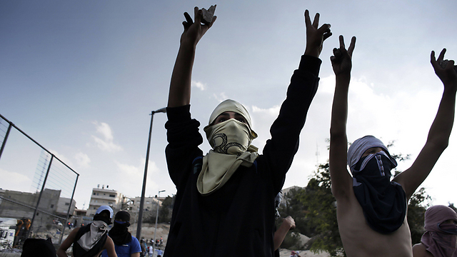 Hamas is doing everything in its power to inflame the tensions (Photo: AFP)