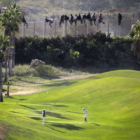 המציאות בגדר שמפרידה בין מלייה למרוקו (צילום: רויטרס) (צילום: רויטרס)