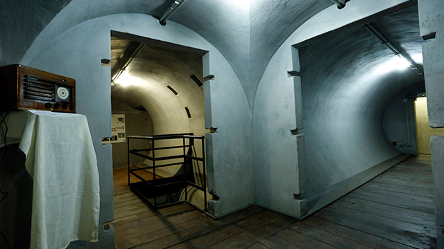 מעבר תת-קרקעי בתוך הבונקר (צילום: רויטרס) (צילום: רויטרס)