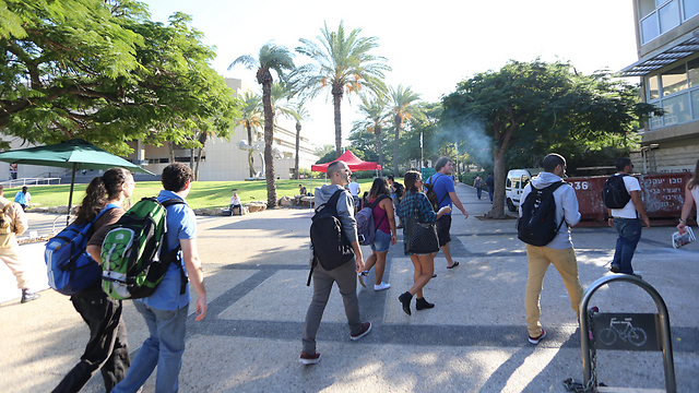 פתיחת שנת הלימודים באוניברסיטת תל אביב (למצולמים אין קשר לכתבה) (צילום: ירון ברנר) (צילום: ירון ברנר)