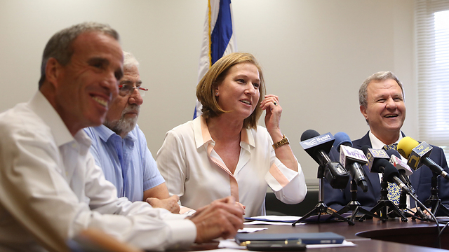 Livni and her MKs at a faction meeting. (Photo: Gil Yohanan)  (Photo: Gil Yohanan)