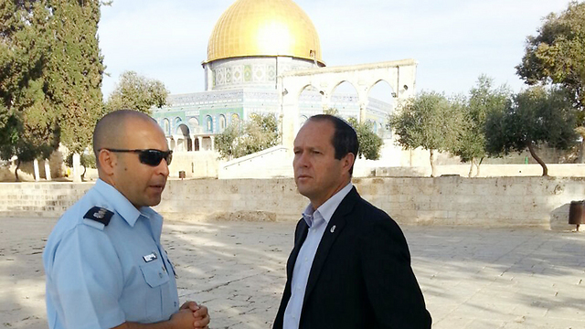 Jerusalem Mayor Nir Barkat visiting the Temple Mount (Photo: Jerusalem Municipality)