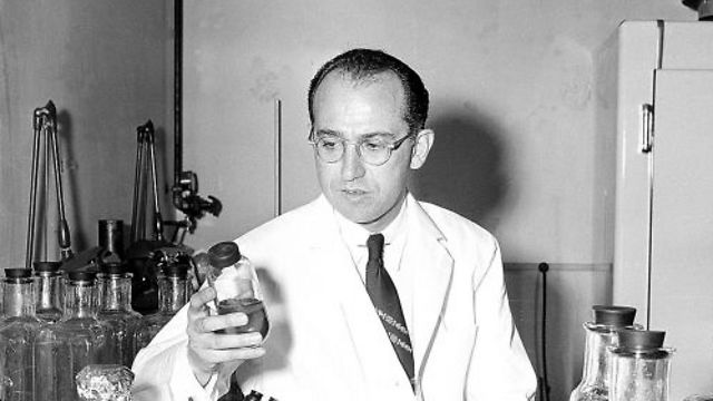 Jonas Salk in his lab at the University of Pittsburgh, 1955 (Photo: AP)  (Photo: AP)