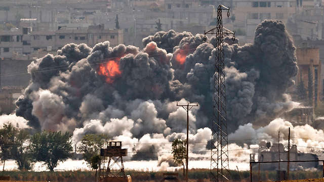 US airstrike against Islamic State targets in Kobani (Archive photo: AP) (Photo: AP)