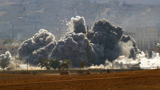 פליטים רבים בורחים מהלחימה בעיר הסורית. קובאני (צילו: gettyimages) (צילו: gettyimages)