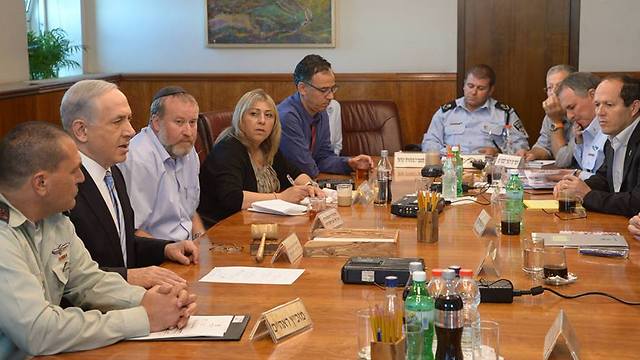 Netanyahu holds consultations in his office Photo: Amos Ben Gershom / GPO (Photo: Amos Ben Gershom / GPO)