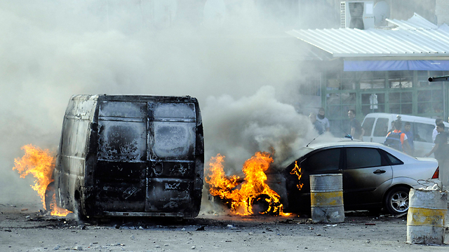 Burning cars in East Jerusalem on Thursday (Photo: AP) (Photo: AP)
