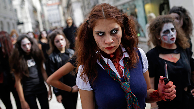 תהלוכת זומבים ל-Halloween בליסבון, פורטוגל (צילום: AP) (צילום: AP)