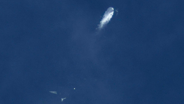 שברי ספינת החלל מתפזרים (צילום: רויטרס) (צילום: רויטרס)