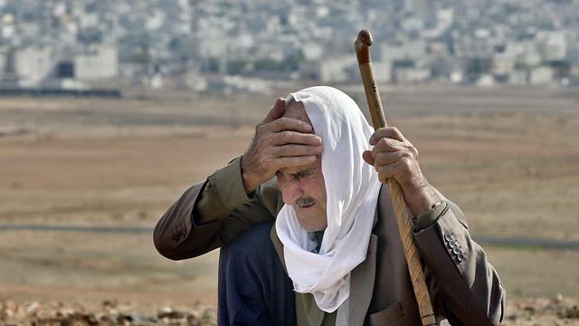 Syrian Kurdish refugee Mohammad Hassan weeps on hilltop on outskirts of Suruc, Turkey (Photo: AP) (Photo: AP)
