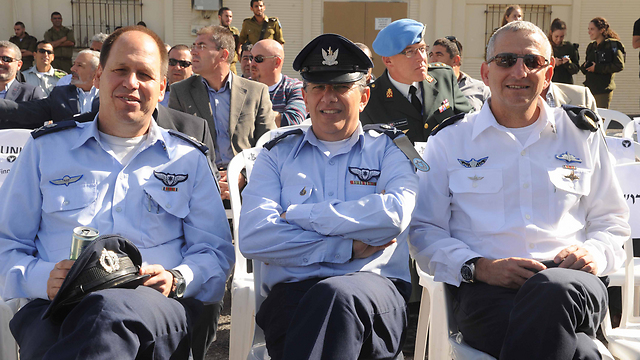 באו לטקס: מפקד חיל הים רוטברג, מפקד חיל האוויר אשל וראש אכ"א טופולנסקי  (צילום: אביהו שפירא) (צילום: אביהו שפירא)