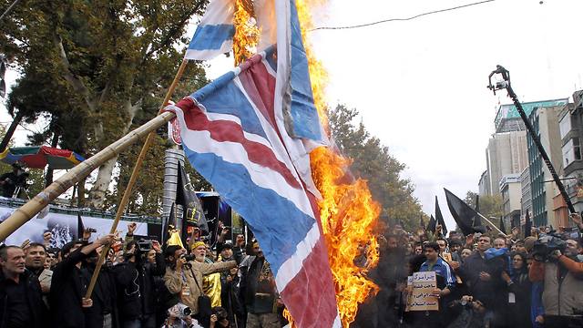 Burning Israeli and British flags (Photo: EPA) (Photo: EPA)