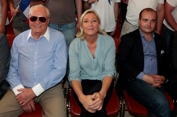 Marine Le Pen, France's National Front political party leader (C), with her father Jean Marie Le Pen (L) and Frejus Mayor David Rachline (Photo: Reuters) (Photo: Reuters)