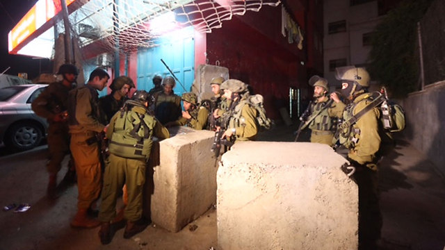 IDF troops at Gush Etzion junction (Photo: Gil Yohanan)