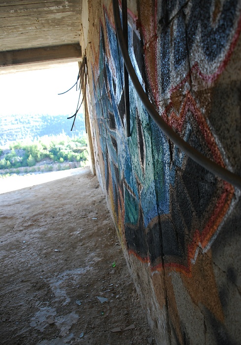 גרפיטי וקירות חשופים (צילום: איתמר גלגוט) (צילום: עפר קידר)