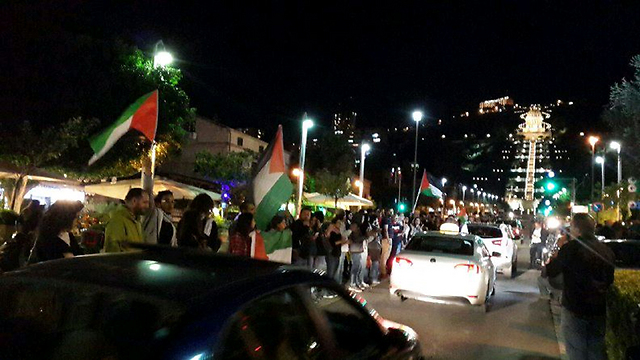 Left-wing activists demonstrating in Haifa    (Photo: Ahiya Raved)