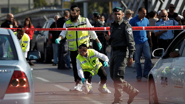 Scene of Monday's stabbing attack in Tel Aviv. 'The only thing the defense establishment can do is try to keep its finger in the dam' (Photo: Reuters) 