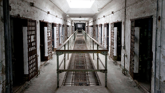 אגף 12 בכלא איסטרן סטייט בפילדלפיה. האסיר הראשון במקום נקלט ב-1829 והכלא נסגר ב-1971 ונפתח מחדש כמוזיאון ב-1994 (צילום: AP) (צילום: AP)