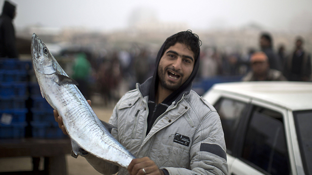 Palestinian fishmonger in the Strip (Photo: AFP)