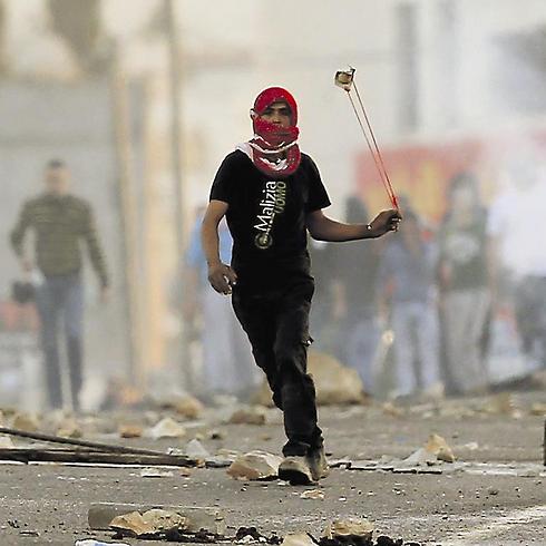 Palestinian rock thrower in Kafr Kanna (Photo: Gil Nechushtan)