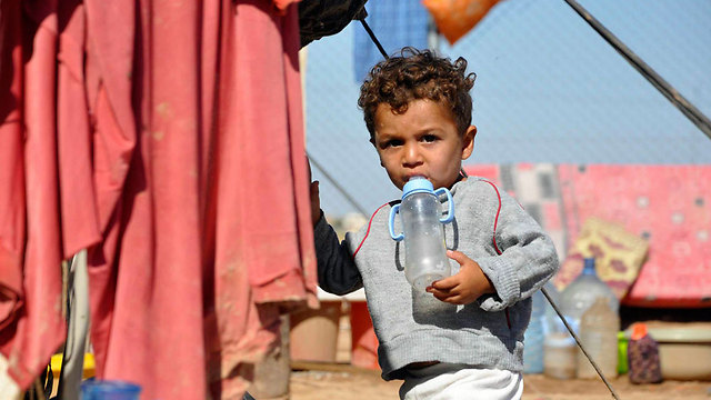 ילד עיראקי במחנה הפליטים עלי עווא במדינה (צילום: רויטרס) (צילום: רויטרס)