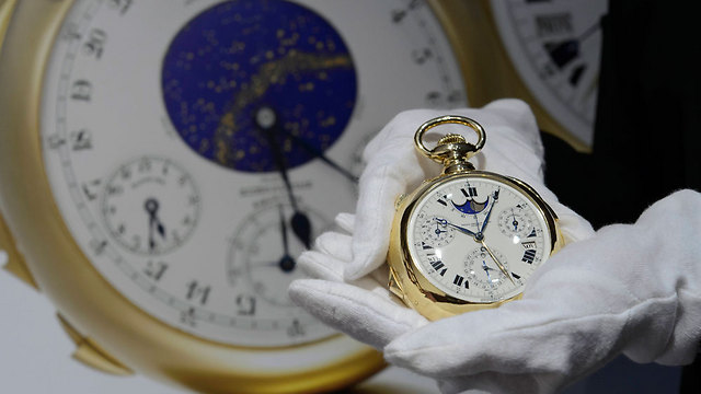 בבית המכירות העריכו שהשעון המשוכלל יימכר ב-17 מיליון דולר. הם טעו (צילום: AP) (צילום: AP)