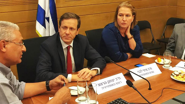 MK's Herzog (left) and Livni (right) meet with Mazen Gnaim and other Arab leaders to discuss the recent rise in violence on Wednesday. (Photo: Daniel Harush) (Photo: Daniel Harush)