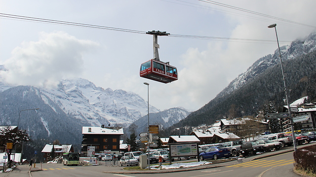 אתר הסקי שמפרי בשוויץ, סמוך לגבול צרפת (צילום: בילי פרנקל) (צילום: בילי פרנקל)